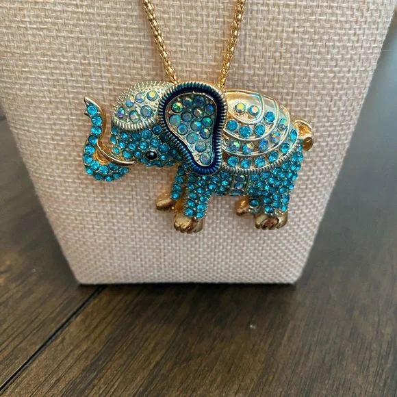 NEW Betsey Johnson Blue and Gold Elephant Pendant Necklace - Picture 2 of 3